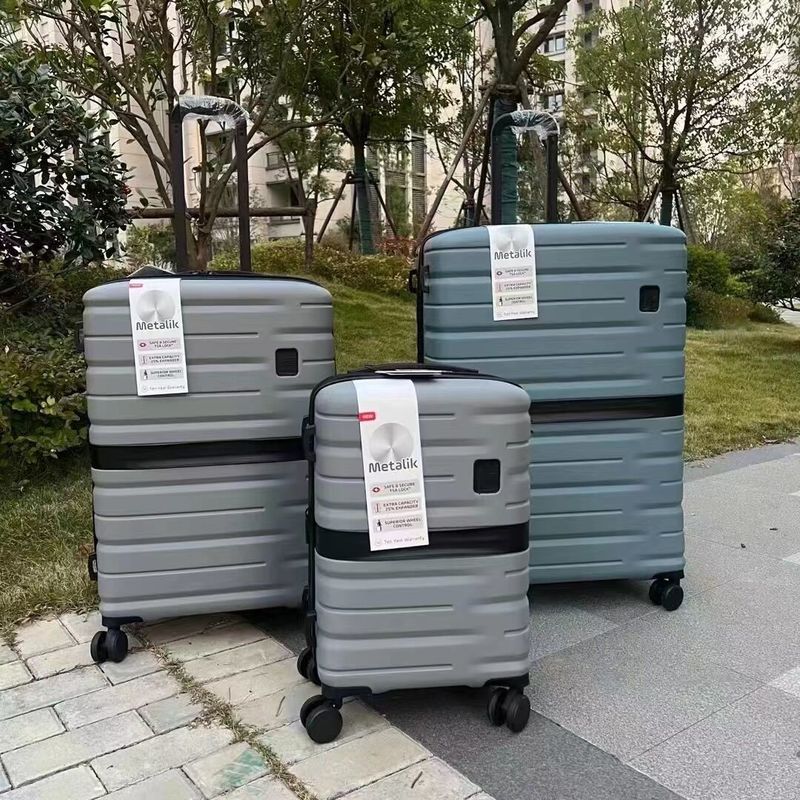 Produsen Custom Airplane Trolley Portable Outdoor Fashion Hard Shell PP Travel Baggage Sets