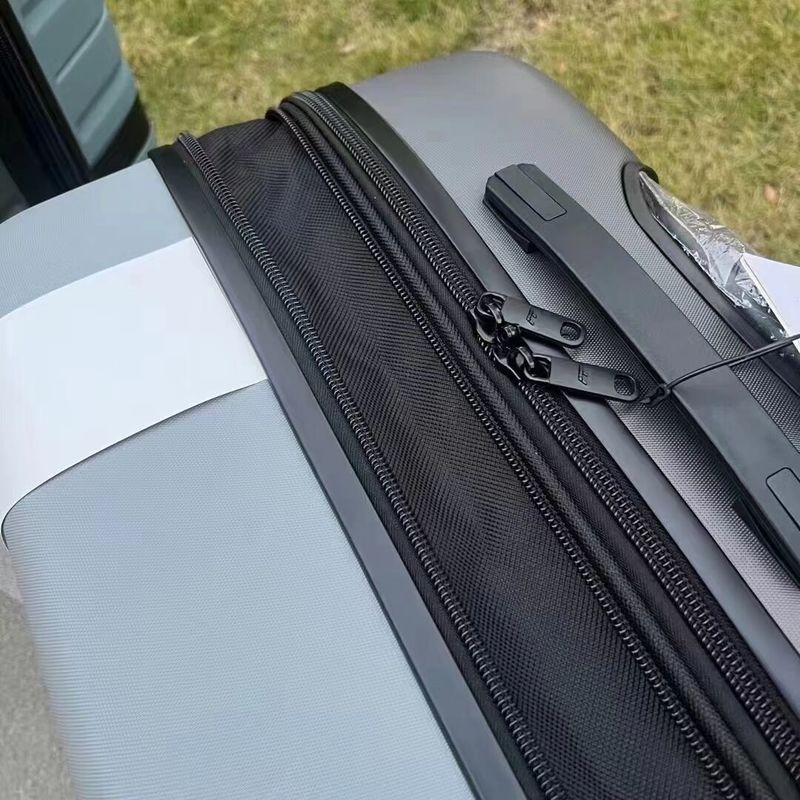 Produsen Custom Airplane Trolley Portable Outdoor Fashion Hard Shell PP Travel Baggage Sets