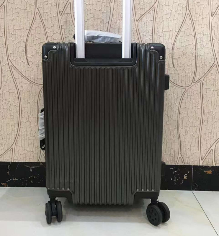 High Quality Spinner Suitcase Baggage Made In China PC+ABS Baggage Dengan Cup Holder