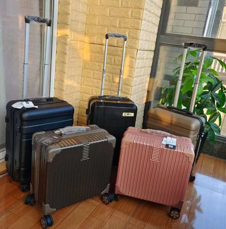 Kualitas Baik Kereta Karet Proof Koper Bisnis Komputer Bagasi 18 inci Empat Roda Diam Kerangka Aluminium Koper