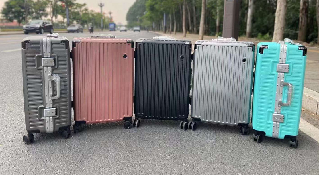Desain Pelanggan Kerangka Aluminium Bagasi Kasus 24 Inci Trolley Kasus Set Carry-On koper Silent Universal Roda