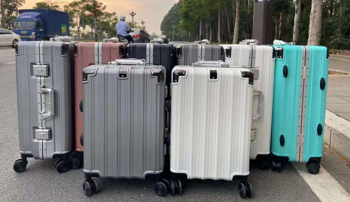 Desain Pelanggan Kerangka Aluminium Bagasi Kasus 24 Inci Trolley Kasus Set Carry-On koper Silent Universal Roda