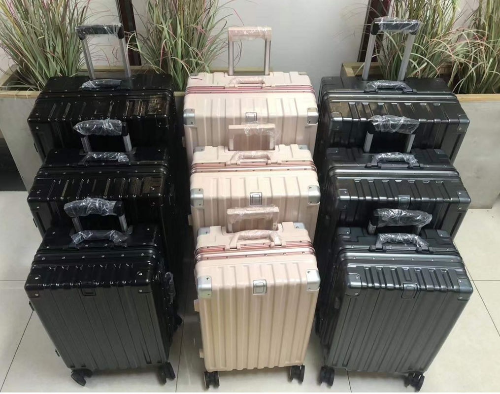 Pendatang Baru Bawa Bagasi Kereta Kereta Kereta 4 Roda Spinner Koper Ringan Dengan Kunci TSA